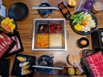 คอหมูย่าง 100 ปี เจ้าดังTikTokk (สยามสแควร์วัน)
