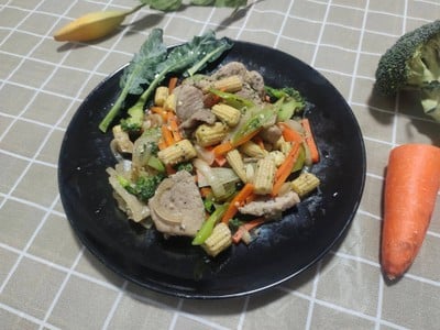 วิธีทำ ผัดผักรวมมิตรหมูหมักพริกไทยดำ วิธีทำ ผัดผักรวมมิตรหมูหมักพริกไทยดำ
