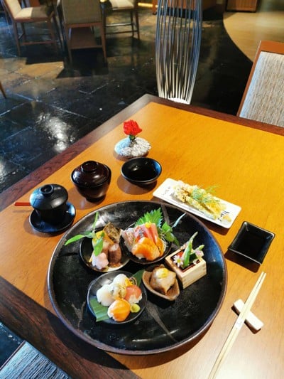 อาหาร หรือ เครื่องดื่ม