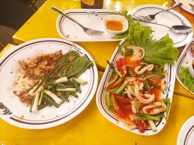 อาหาร หรือ เครื่องดื่ม