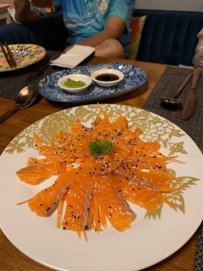 แซลมอนซาชิมิ