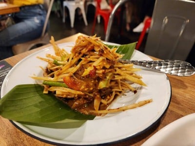 อาหาร หรือ เครื่องดื่ม