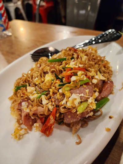 อาหาร หรือ เครื่องดื่ม