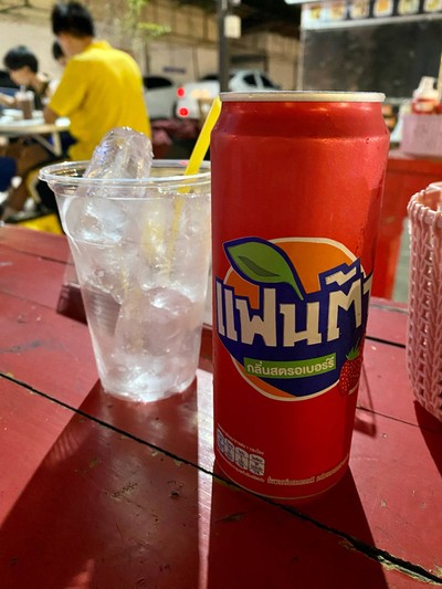 แฟนต้าแดง