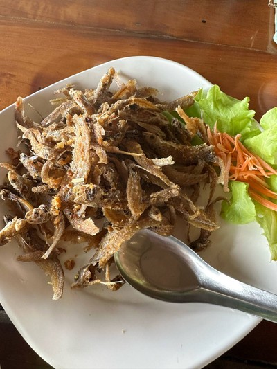 ปลาเนื้ออ่อนทอดกระเทียม