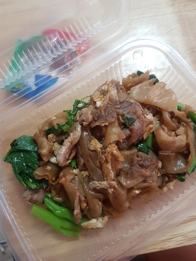 ผัดซีอิ๊วหมูนุ่ม ผักหวานกรอบ อร่อยฉ่ำ