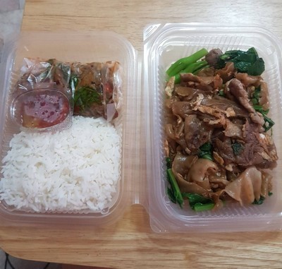 ข้าวกะเพราหมูนุ่ม ผัดซีอิ๊วหมูนุ่ม