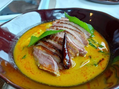 แกงเป็ดย่างใบยี่หร่าหน่อไม้