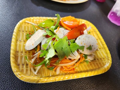 ยำหมูยออุบล