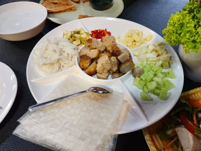 แหนมเนือง