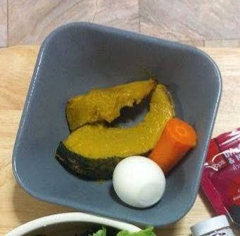 วิธีทำ สลัดผักไข่ต้มงาดำ วิธีทำ สลัดผักไข่ต้มงาดำ