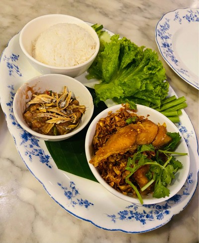 ชุดปลาทอดขมิ้น