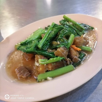 คะน้าหมูกรอบ