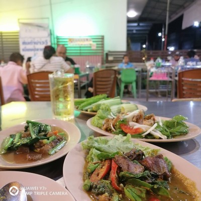 อาหาร หรือ เครื่องดื่ม