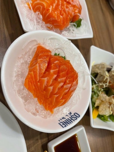 แซลมอนซาซิมิ