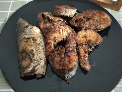 วิธีทำ ปลาหางเหลืองย่างเตาถ่าน วิธีทำ ปลาหางเหลืองย่างเตาถ่าน