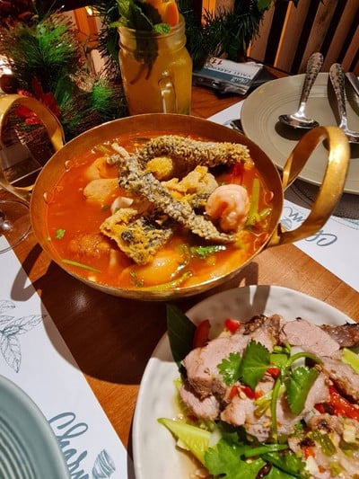 Charm Eatery and Bar สาธร