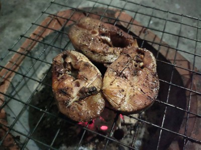 วิธีทำ ปลาหางเหลืองย่างเตาถ่าน วิธีทำ ปลาหางเหลืองย่างเตาถ่าน