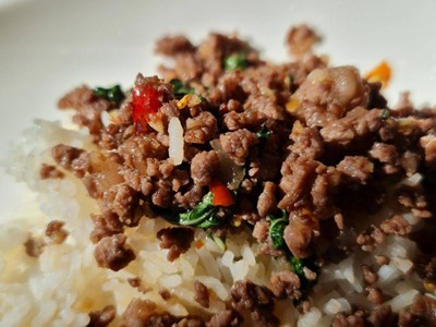 ข้าวราดกระเพราเนื้อสับ