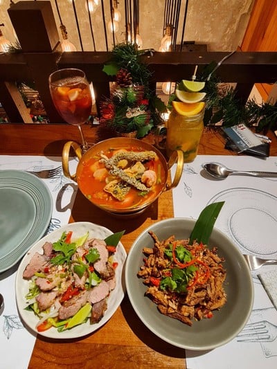 Charm Eatery and Bar สาธร