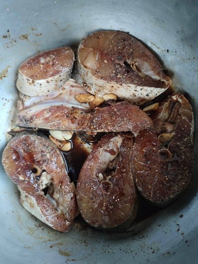 วิธีทำ ปลาหางเหลืองย่างเตาถ่าน วิธีทำ ปลาหางเหลืองย่างเตาถ่าน