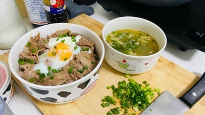 ข้าวหน้าหมู+ไข่ออนเซ้น (บูตะด้ง)