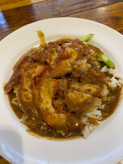 ข้าวหมูกรอบหมูแดง