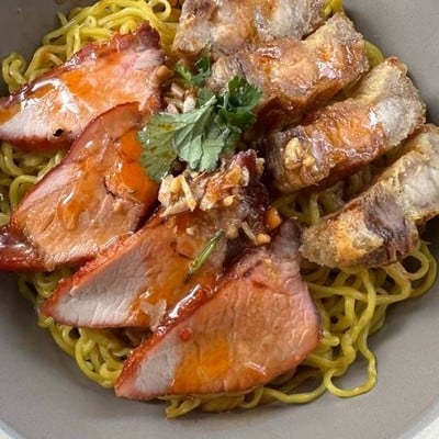 บะหมี่หมูแดงทำเองเส้นสด ตาสาทหน้าวัดน้อย