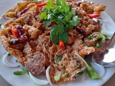 ไข่เจียวไส้อั่วทรงเครื่อง