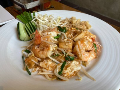 ผัดไทกุ้งสด