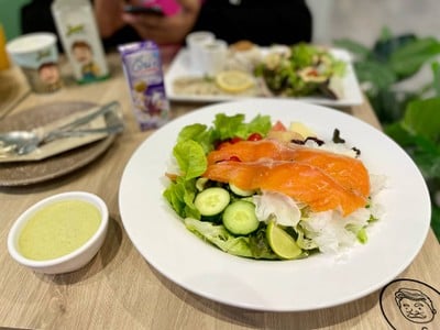 🥗 Spicy Salmon Salad. (ราคา 175 บาท)