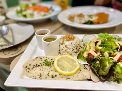 🐟 The Aow Thai Basa Fish Steak With Spicy Thai Sauce. (ราคา 169 บาท)