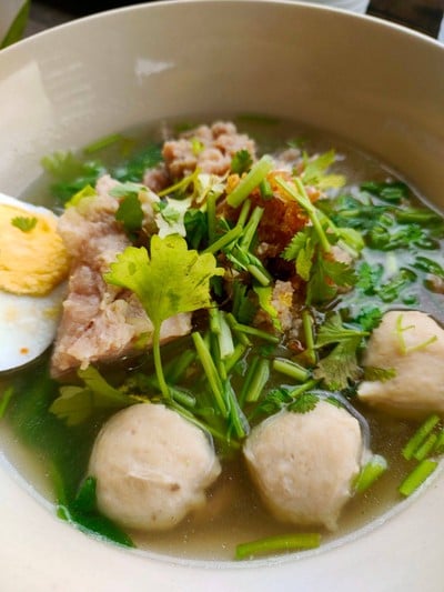 เมนูของร้าน ก๋วยเตี๋ยวห้อยขาบ้านจ่าโบ่