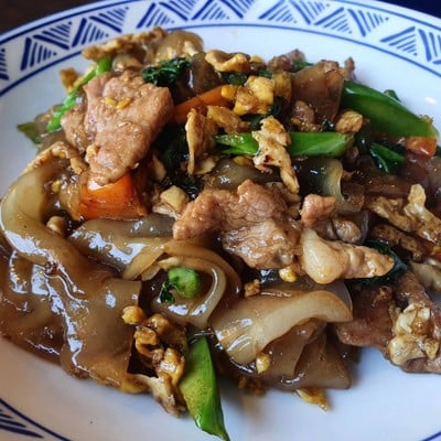 บ้านอิสาน ส้มตำ ยำ แม่คือ