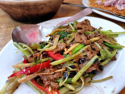 เนื้อเก้งผัดขึ้นฉ่าย