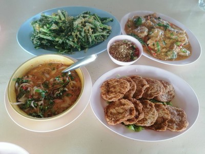 อาหาร หรือ เครื่องดื่ม