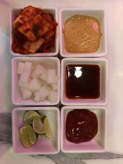 อาหาร หรือ เครื่องดื่ม