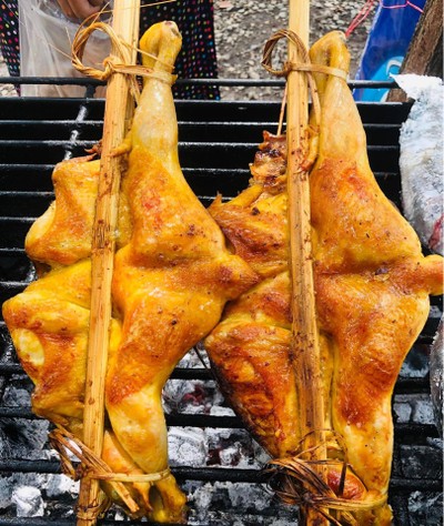 ไก่ย่างร้อนๆ เนื้อแน่นๆ ย่างสุกๆ ทั้งเนื้อนอกเนื้อใน