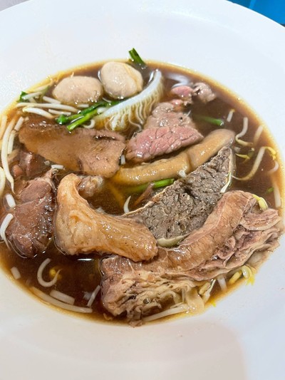 ก๋วยเตี๋ยวรวมเนื้อ