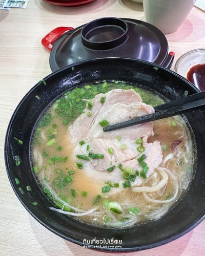 ราเมนซุปปลามากุโระกับไก่ซอสโชยุ