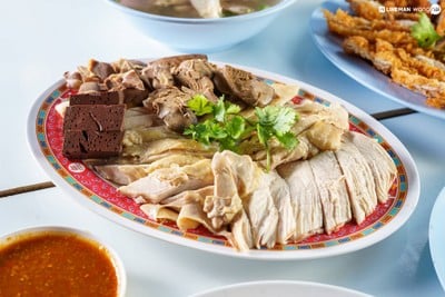 ร้านข้าวมันไก่ตีนดอยเจ็ดยอด 7 ยอดพลาซ่า