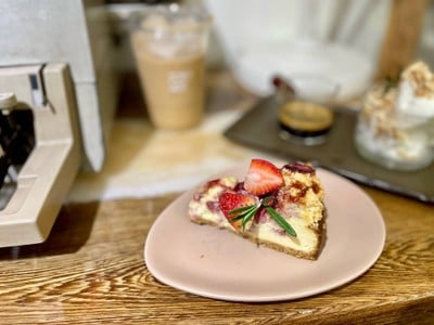 เมนูของร้าน Between Coffee Roaster ซอยต้นสน นาดี