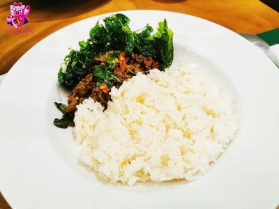 ข้าวกระเพราเนื้อสไลด์