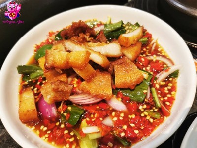 ยำหมูสามชั้นทอดน้ำปลาร้า