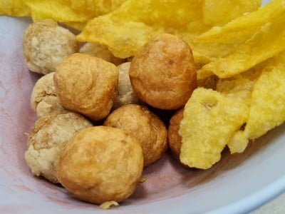 เจ๊หลีลูกชิ้นปลาเจ้าเก่า