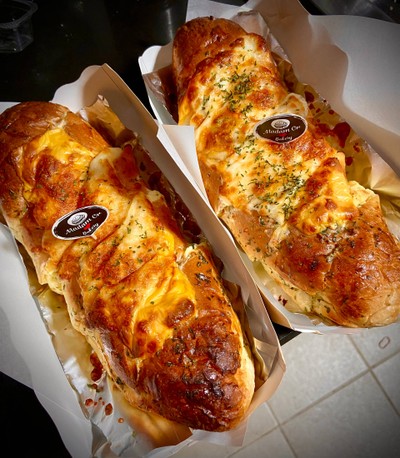 Cream cheese garlic bread (1ชิ้น)
