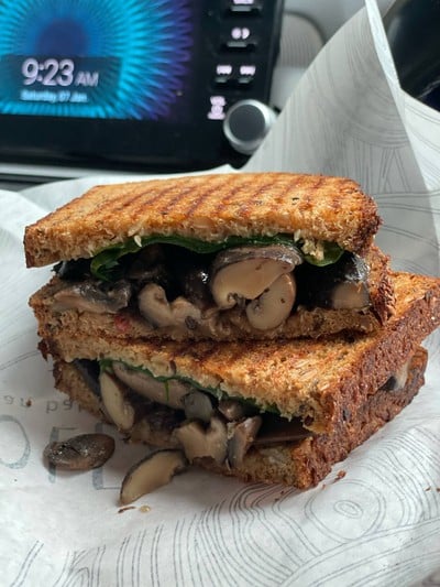 เมนูของร้าน Holey Artisan Bakery (Sourdough Sandwich Coffee) ปรีดี