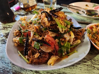 ยำกะเพาะปลา กุ้งทอดสมุนไพร