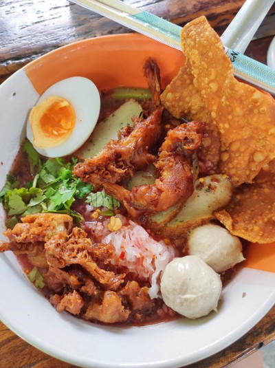 เย็นตาโฟต้มยำกุ้งกรอบ