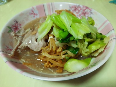ราดหน้าหมี่กรอบหมู